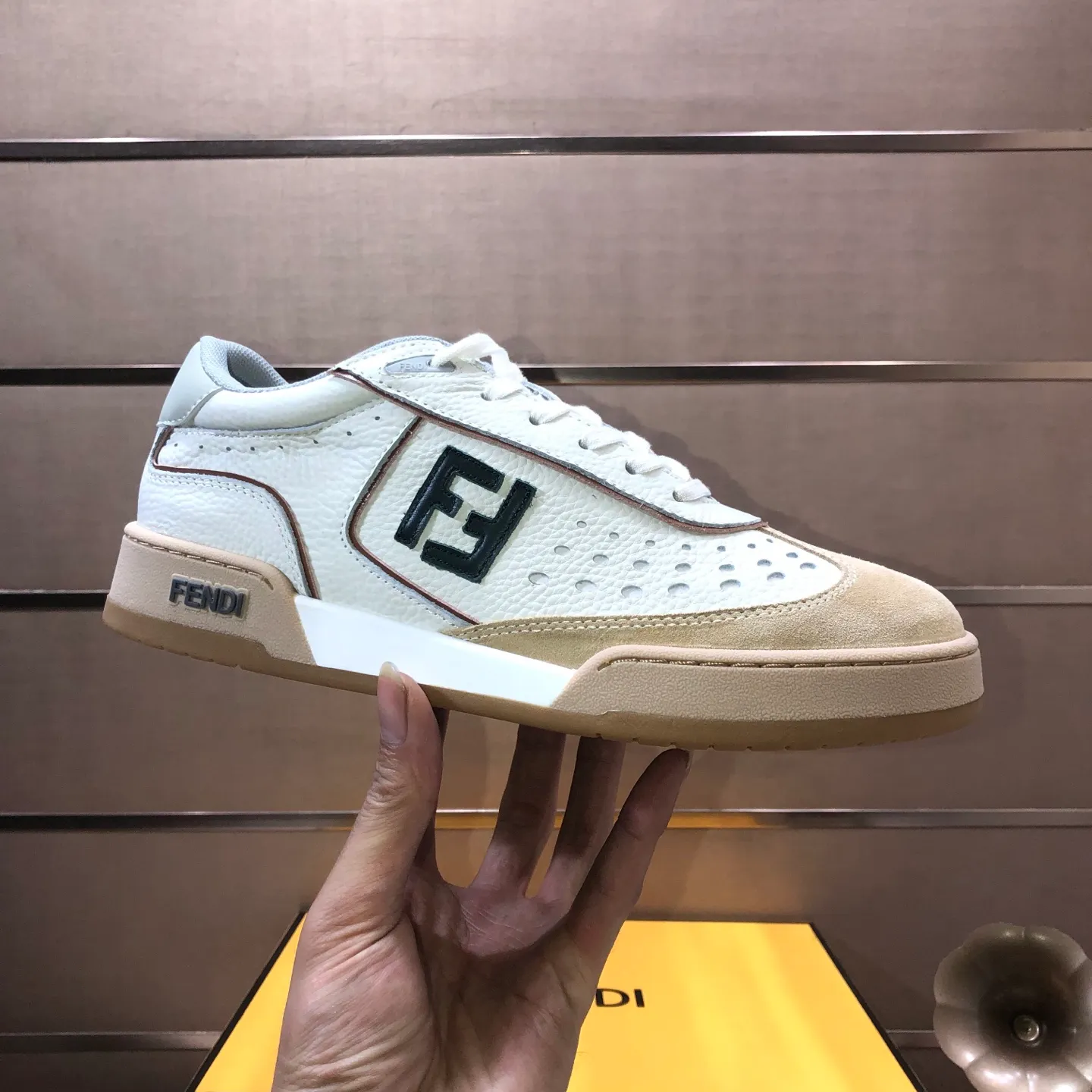 Men's men's shoes 💰600💰 Fendi 2023 latest couple model 🔥 Many 💑 stars have the same style FD match Original one-to-one replica Designer Kim Jones's first sneaker fendi match and Donkey brand Trainer basketball sneakers Material: Original silk leather Lining: Breathable mesh Packaging: Original 1:1 matching high-end packaging Size: Female 35-40 Male 38-44 (45 46. Custom-made (no return or exchange)